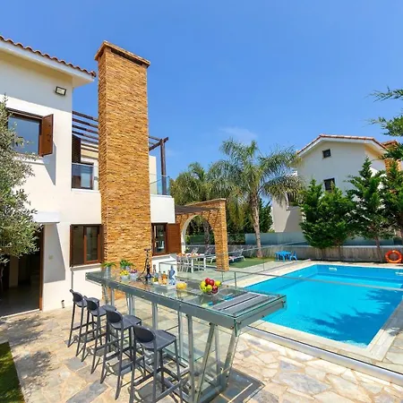 Ionion Seaside Villa *